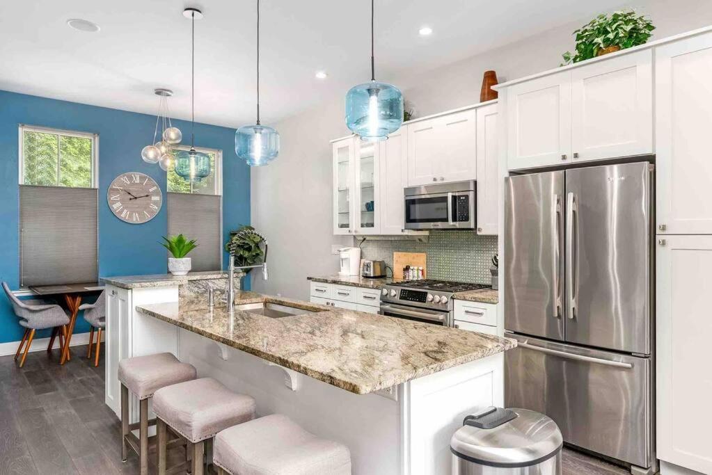 4 Bedroom 3 Bath Sleeps 10 Pet Friendly Private Backyard, 2 Car Garage, City Views, Close To All Stadiums And Casino Питтсбург Экстерьер фото