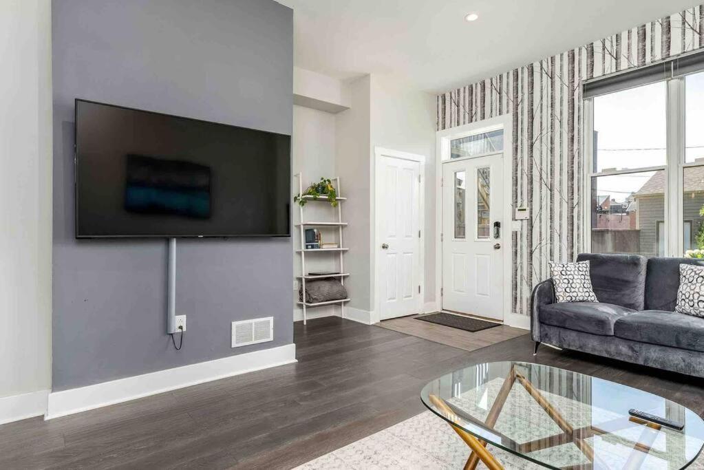 4 Bedroom 3 Bath Sleeps 10 Pet Friendly Private Backyard, 2 Car Garage, City Views, Close To All Stadiums And Casino Питтсбург Экстерьер фото
