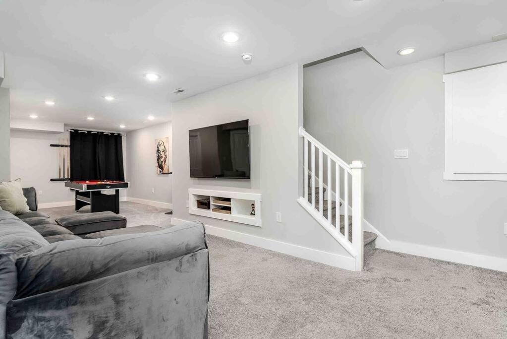 4 Bedroom 3 Bath Sleeps 10 Pet Friendly Private Backyard, 2 Car Garage, City Views, Close To All Stadiums And Casino Питтсбург Экстерьер фото