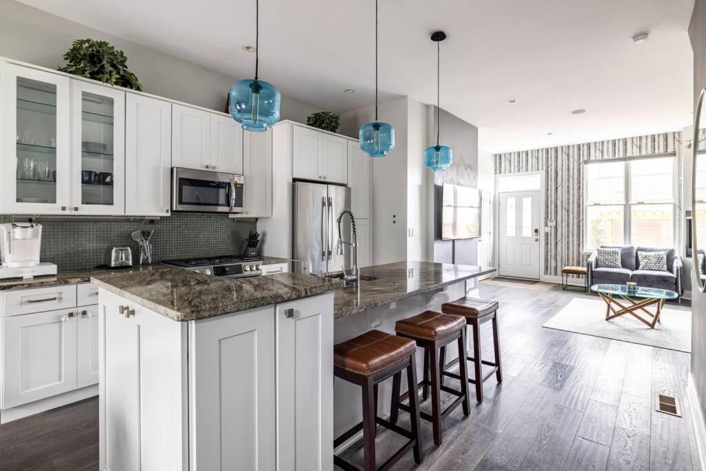 4 Bedroom 3 Bath Sleeps 10 Pet Friendly Private Backyard, 2 Car Garage, City Views, Close To All Stadiums And Casino Питтсбург Экстерьер фото